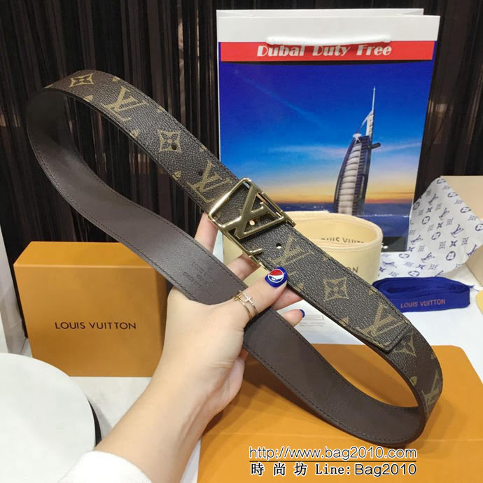 路易威登LV 專櫃同步 最新男士原單腰帶 滑面牛皮配壓格子紋圖案 兩種風格 全新精品光面搭扣 雙面翻轉可用  xfp1404